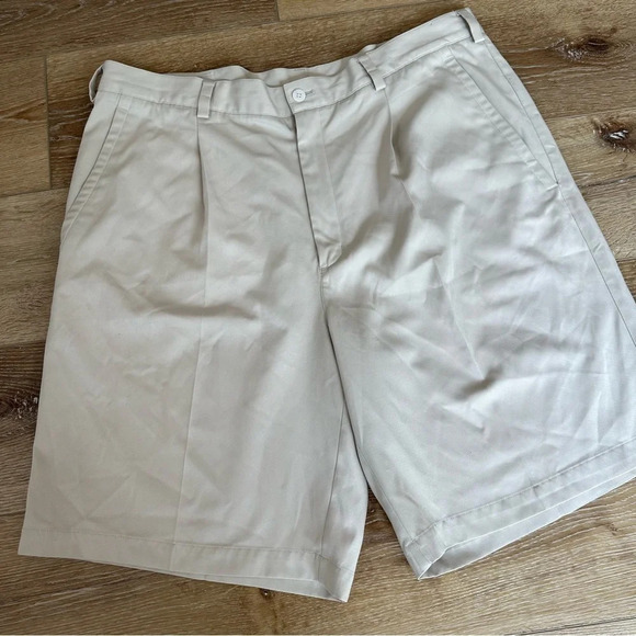 Nike Men's Golf FITDRY Pleated Chino Khaki Shorts Size 38 GUC - Picture 2 of 9